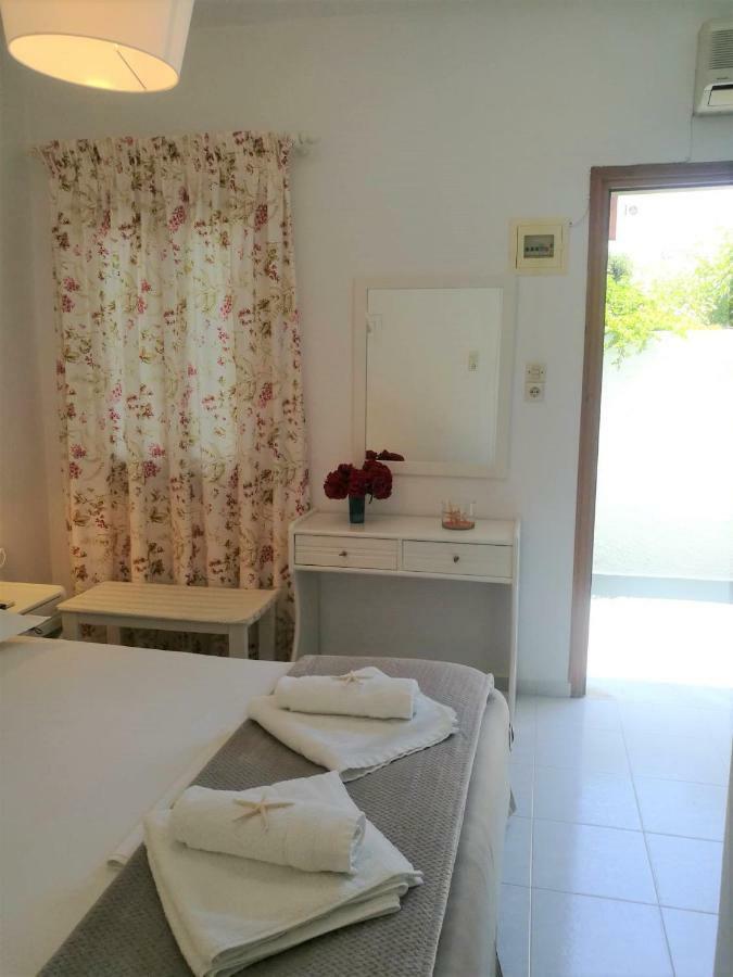 Andreas And Petrinela Rooms Triovasalos Exterior photo
