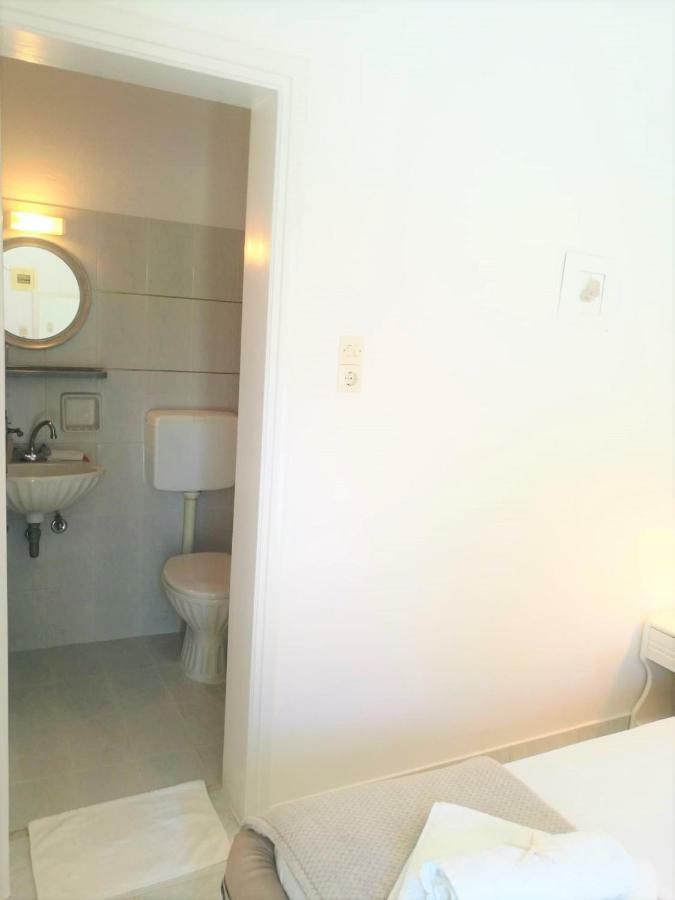 Andreas And Petrinela Rooms Triovasalos Exterior photo