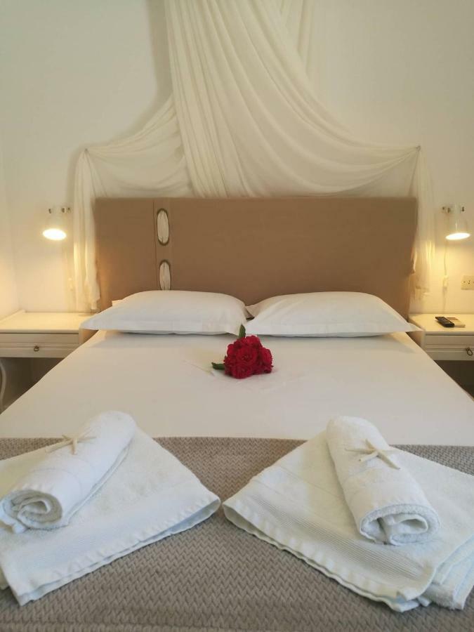 Andreas And Petrinela Rooms Triovasalos Exterior photo
